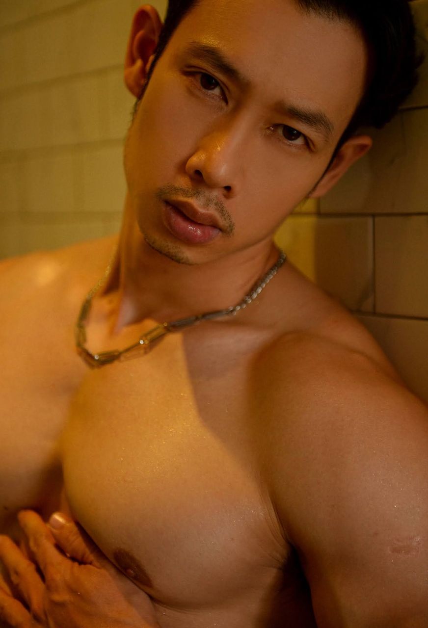 หนุ่มหล่อขึ้นปก 978.6