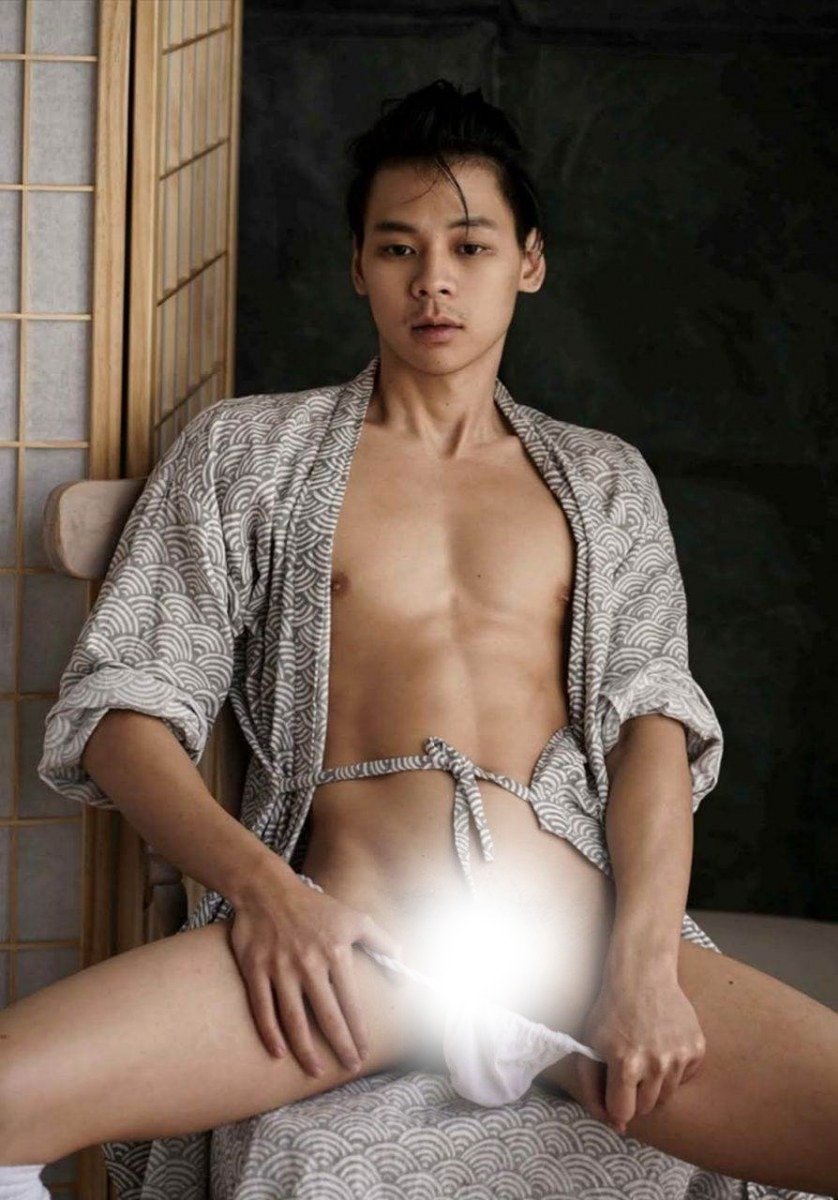 หนุ่มหล่อขึ้นปก 983.4