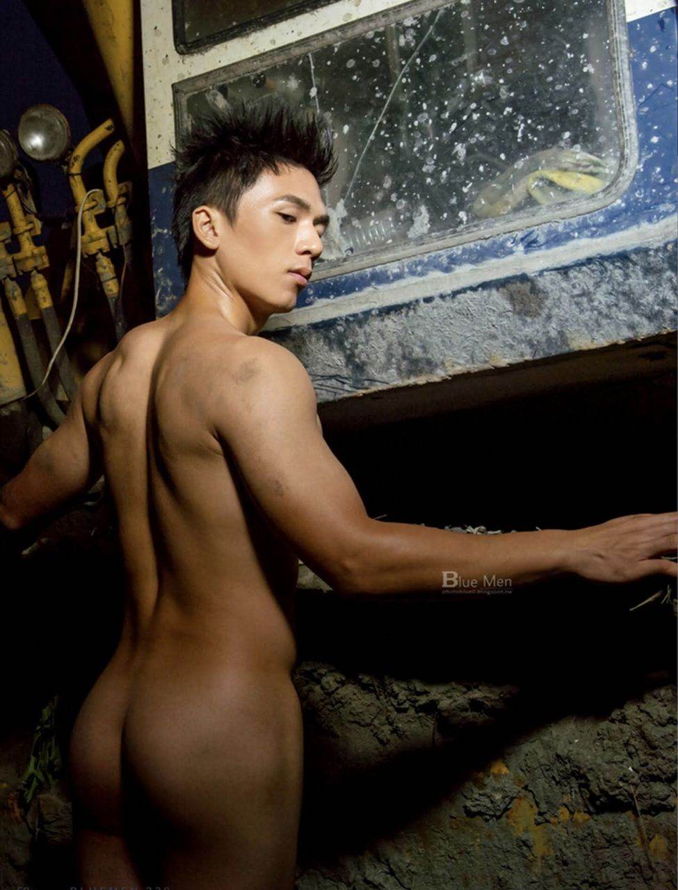 หนุ่มหล่อขึ้นปก 984.3