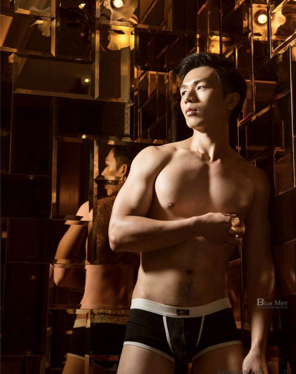 หนุ่มหล่อขึ้นปก 984.3