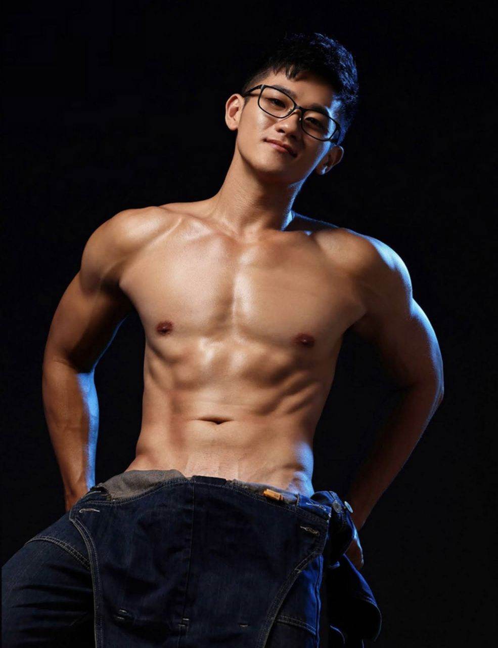 หนุ่มหล่อขึ้นปก 987.3
