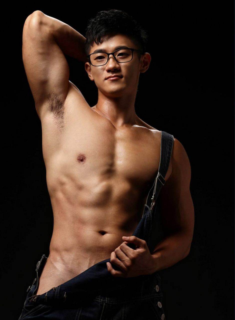 หนุ่มหล่อขึ้นปก 987.3
