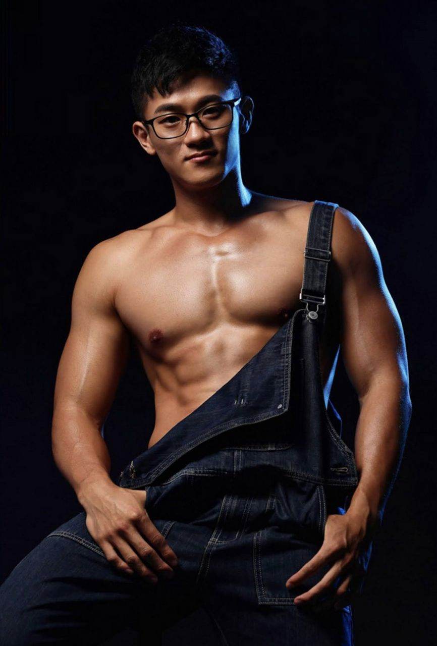 หนุ่มหล่อขึ้นปก 987.3