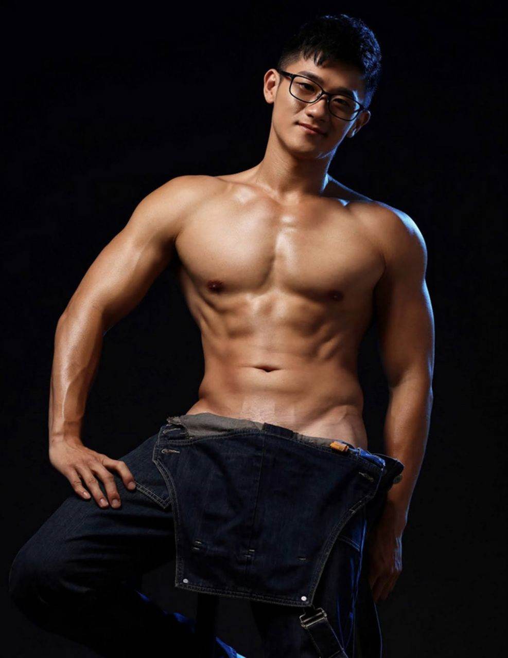 หนุ่มหล่อขึ้นปก 987.3