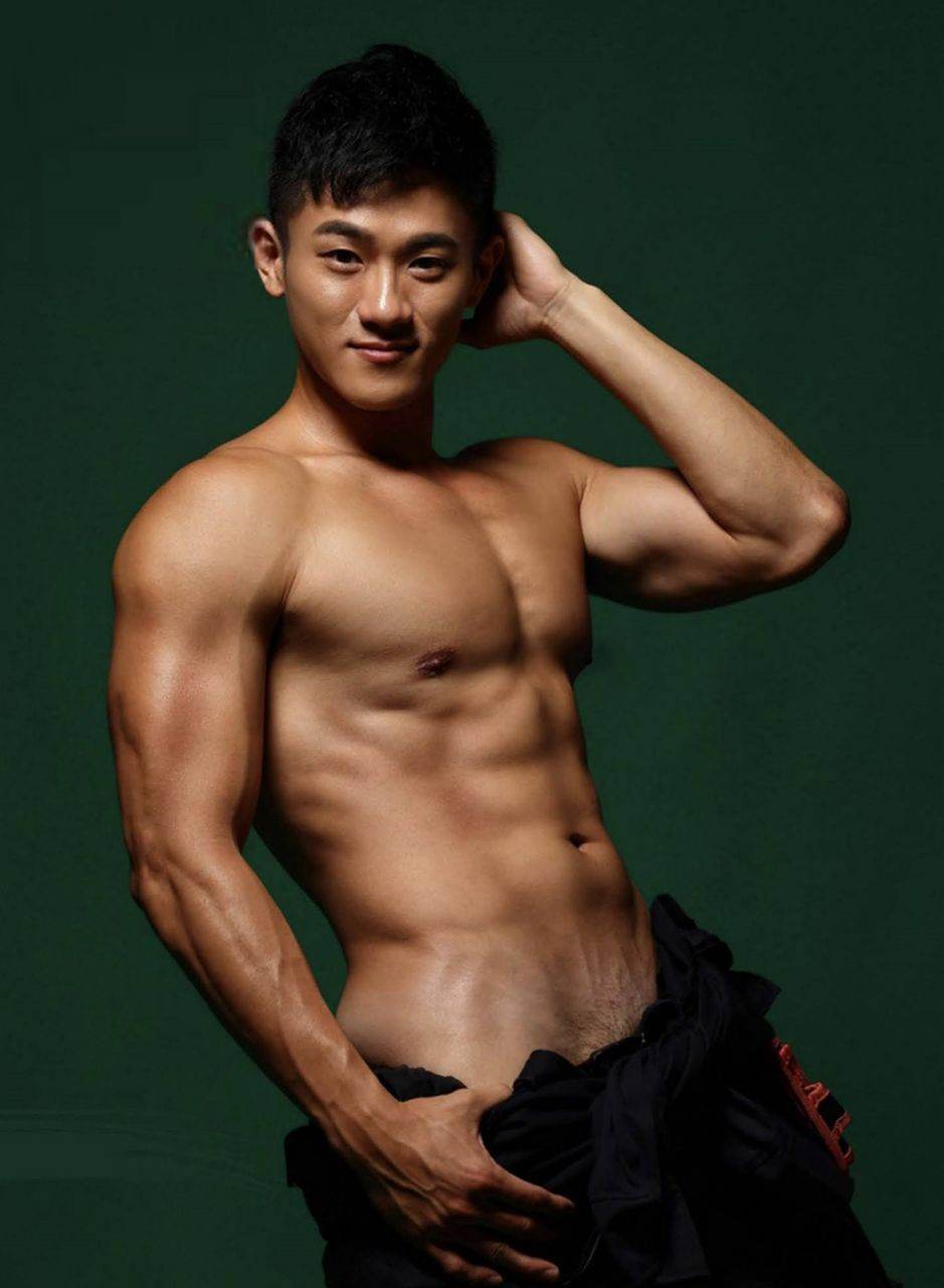 หนุ่มหล่อขึ้นปก 987.3