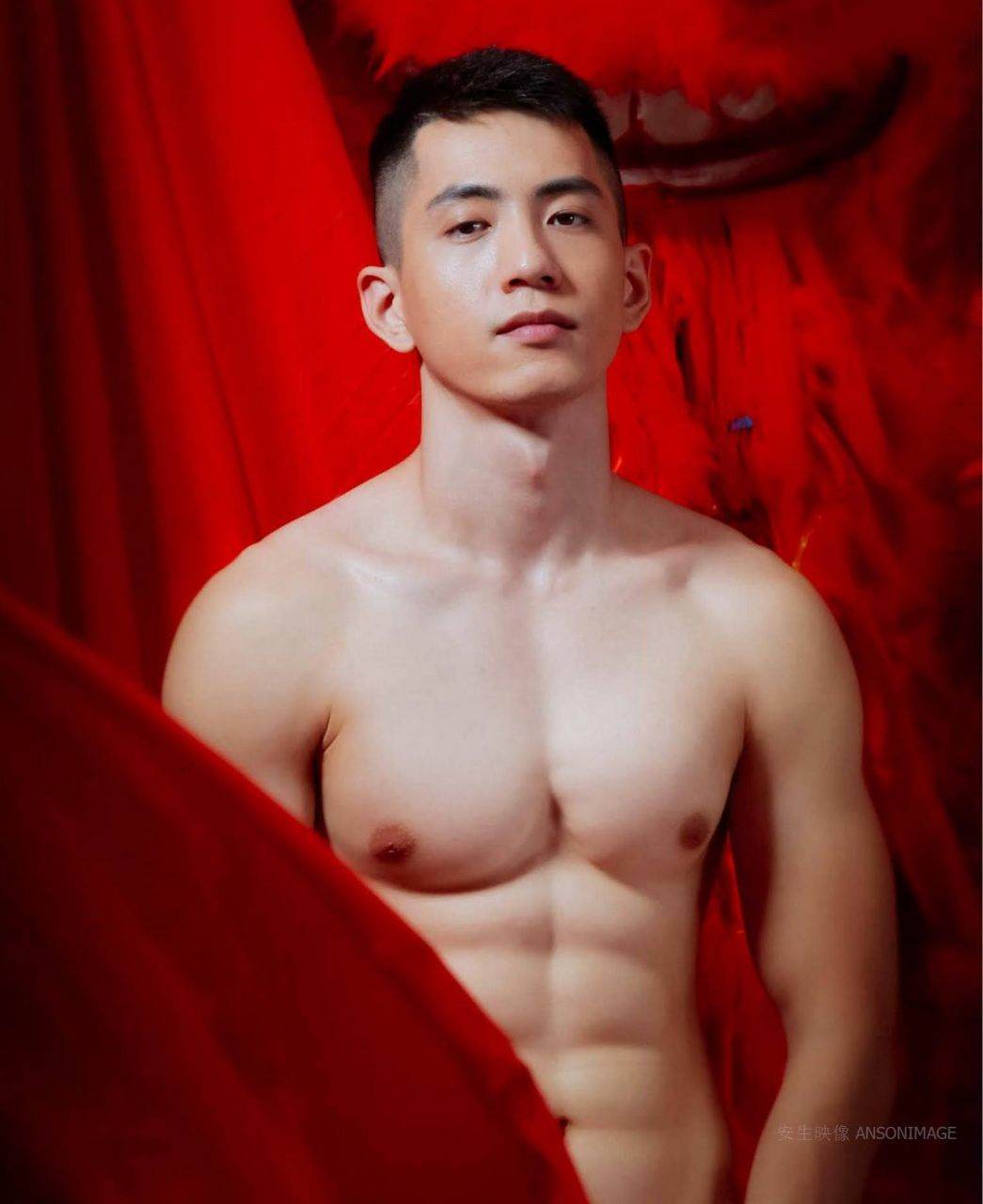 หนุ่มหล่อขึ้นปก 988