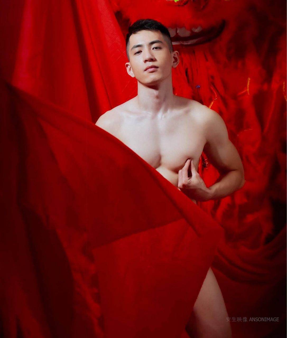 หนุ่มหล่อขึ้นปก 988