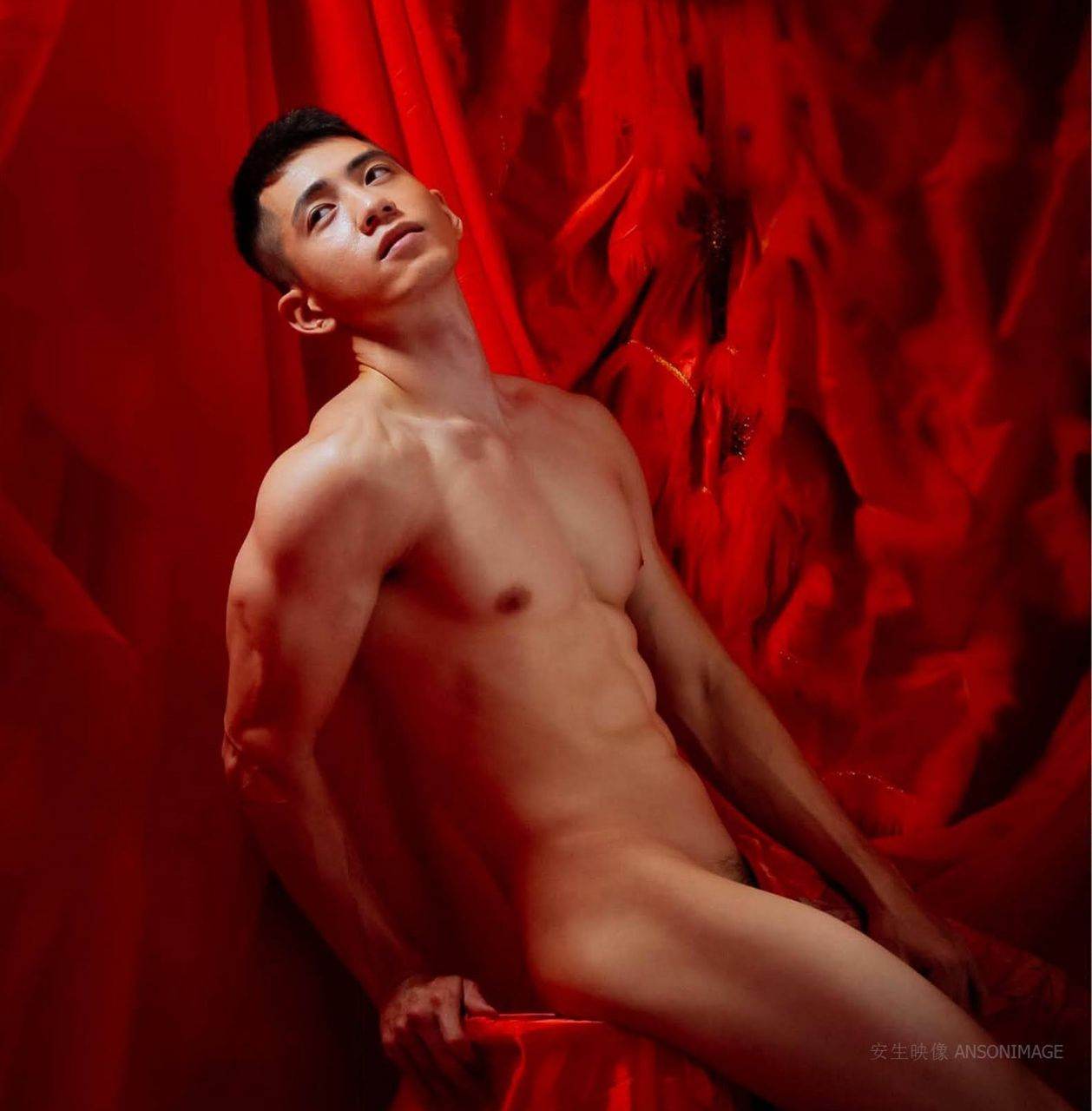 หนุ่มหล่อขึ้นปก 988