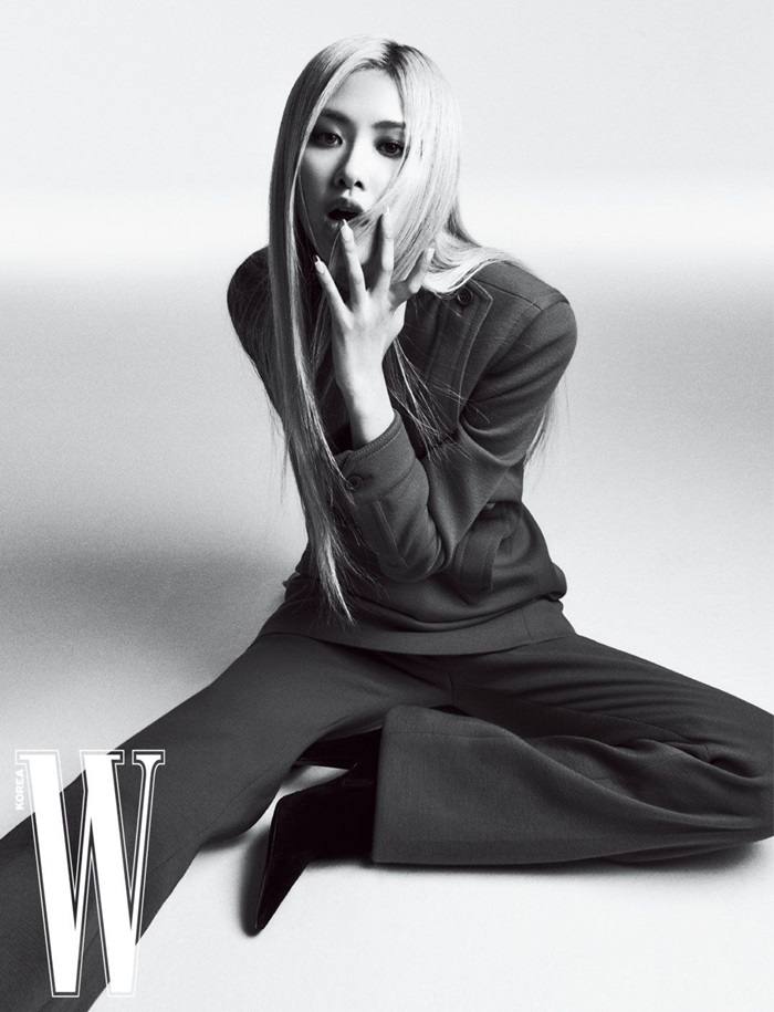 Ros&eacute; @ W Korea May 2021