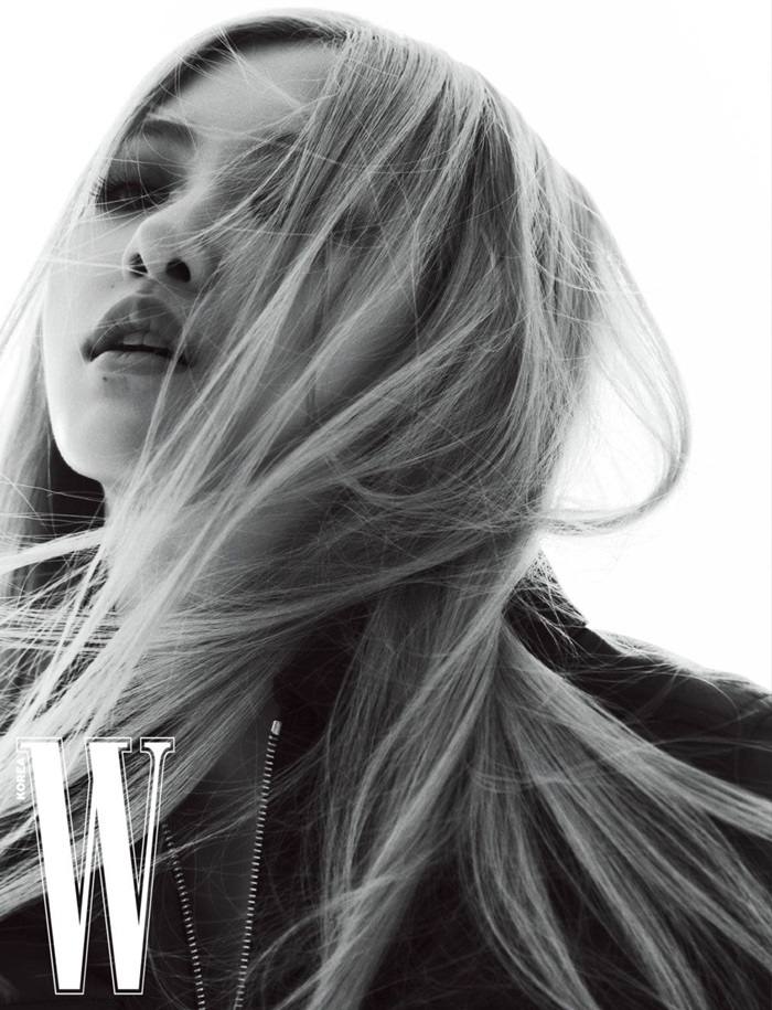 Ros&eacute; @ W Korea May 2021