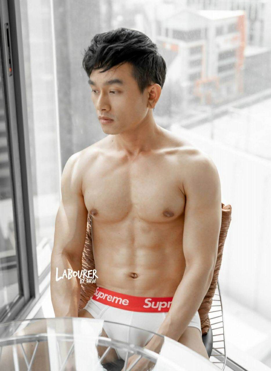 หนุ่มหล่อขึ้นปก 990