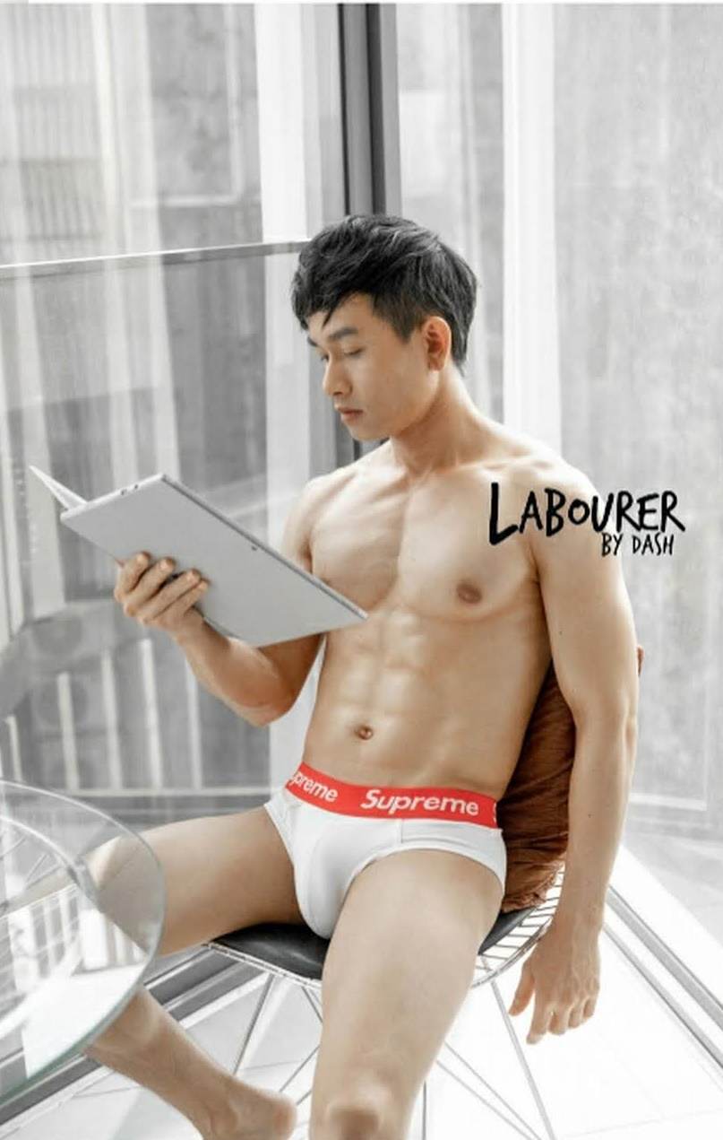 หนุ่มหล่อขึ้นปก 990