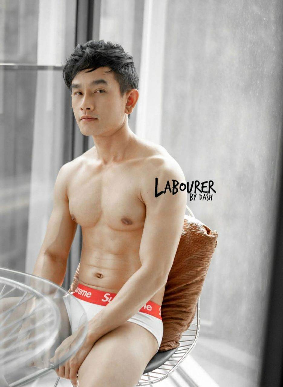 หนุ่มหล่อขึ้นปก 990