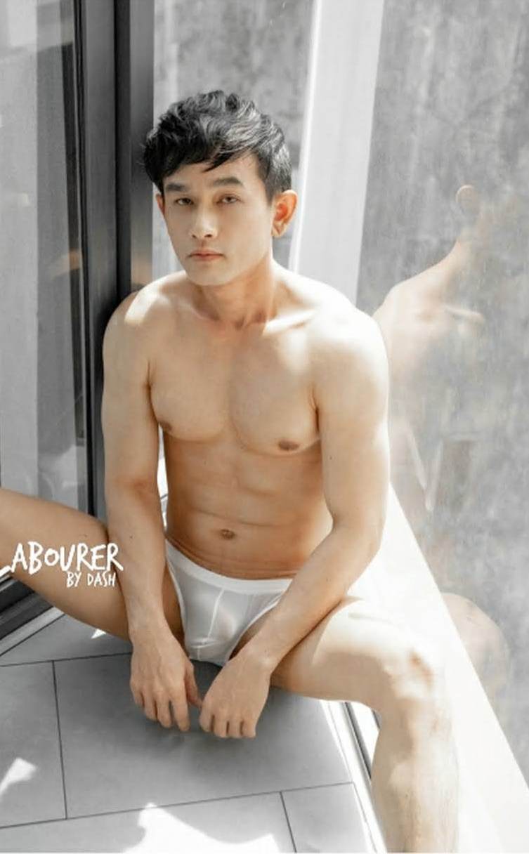 หนุ่มหล่อขึ้นปก 990