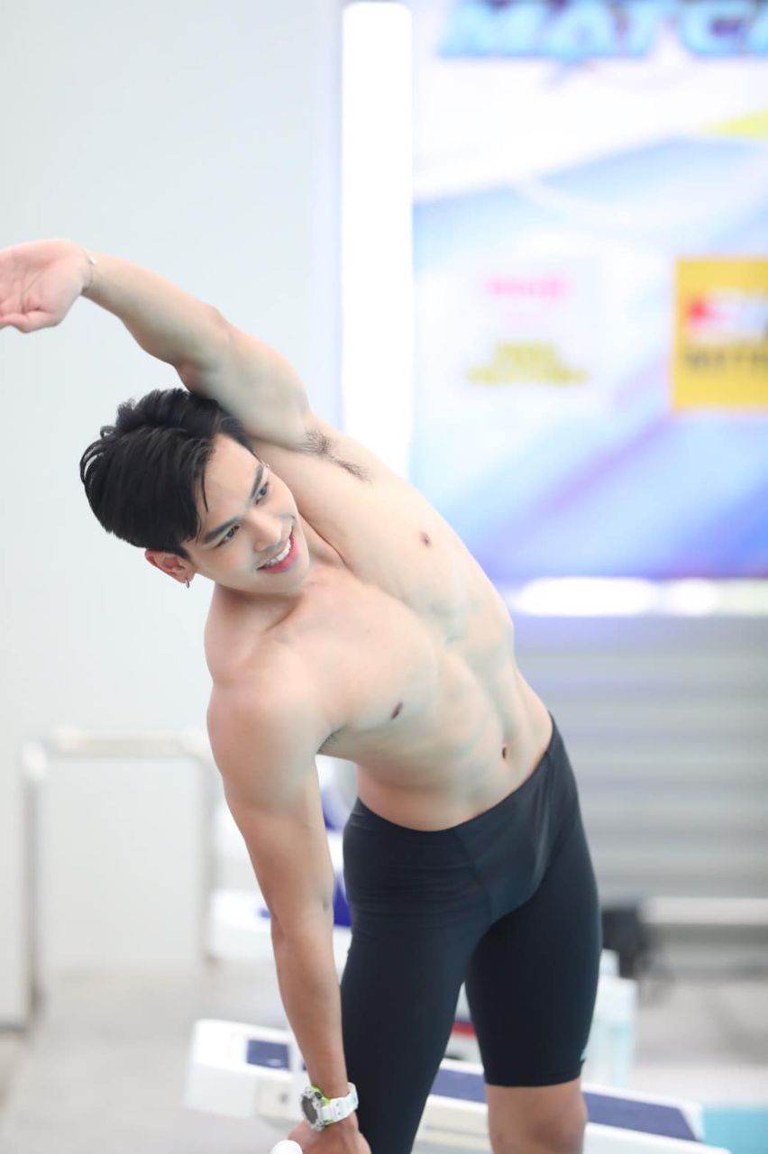 โฟกัสตรงไหนดี "ตรี ภรภัทร" โชว์หุ่นแซ่บ กับกางเกงว่ายน้ำสุดฟิต
