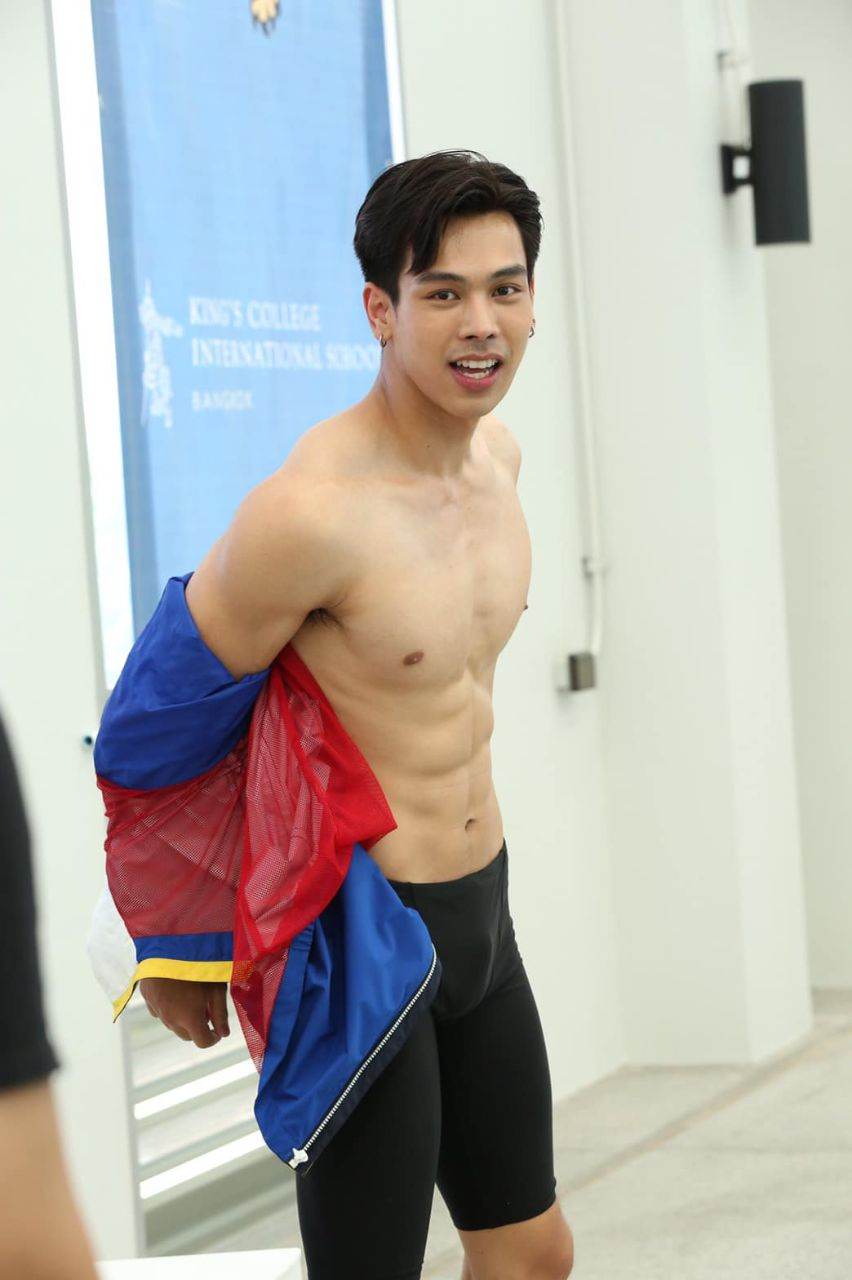 โฟกัสตรงไหนดี "ตรี ภรภัทร" โชว์หุ่นแซ่บ กับกางเกงว่ายน้ำสุดฟิต