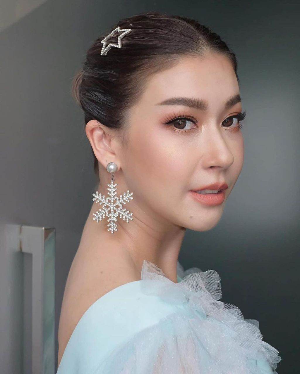 เอมี่ กลิ่นประทุม เรื่อง ดอกฟ้ายาใจ