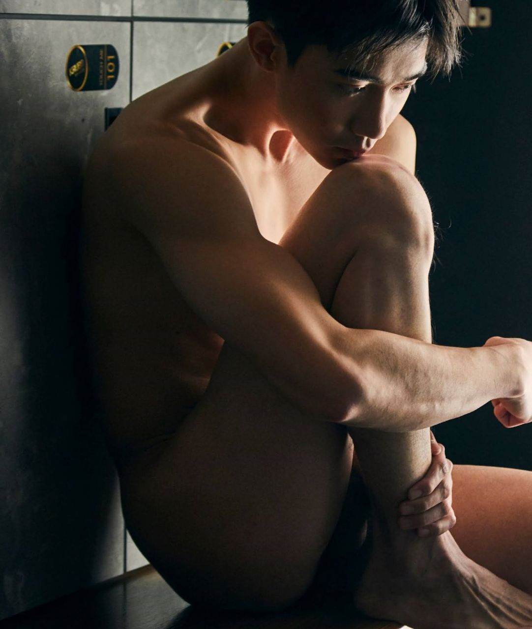 หนุ่มหล่อขึ้นปก 1000
