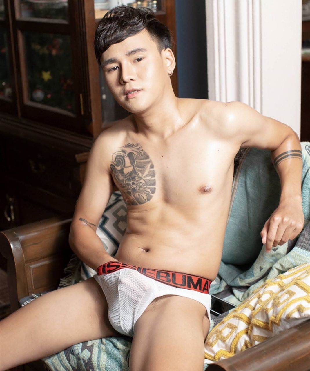 หนุ่มหล่อขึ้นปก 1001