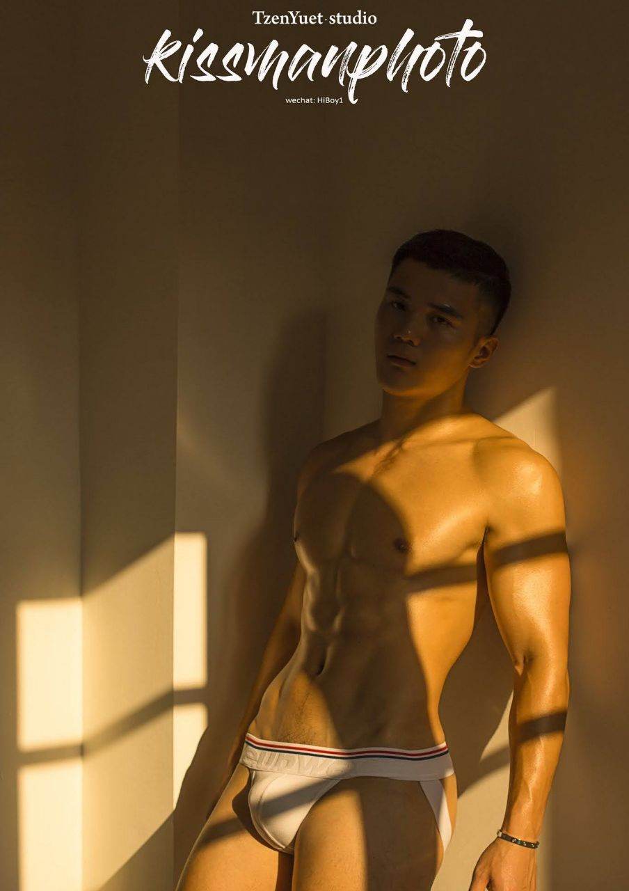 หนุ่มหล่อขึ้นปก 1002