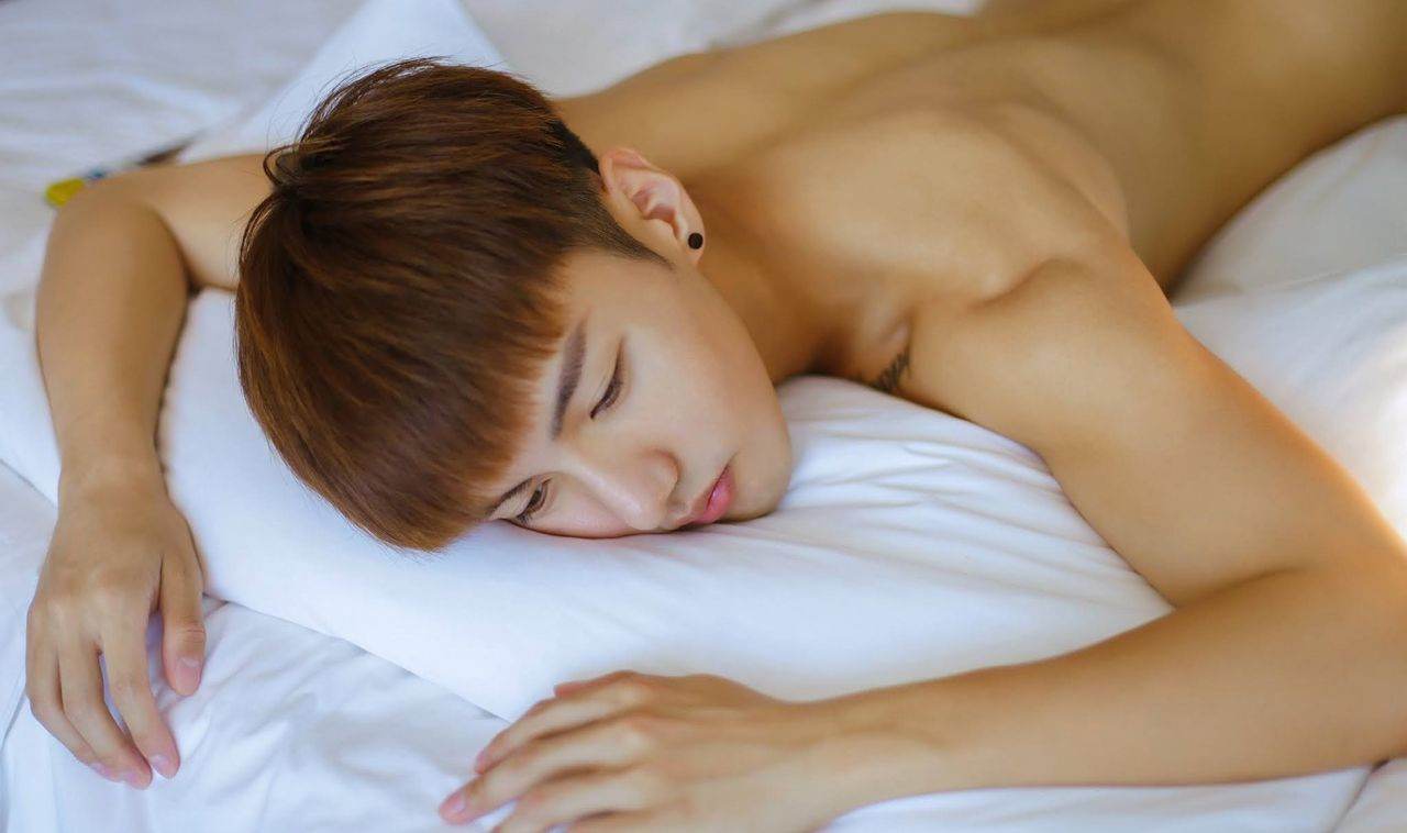 หนุ่มหล่อขึ้นปก 1002
