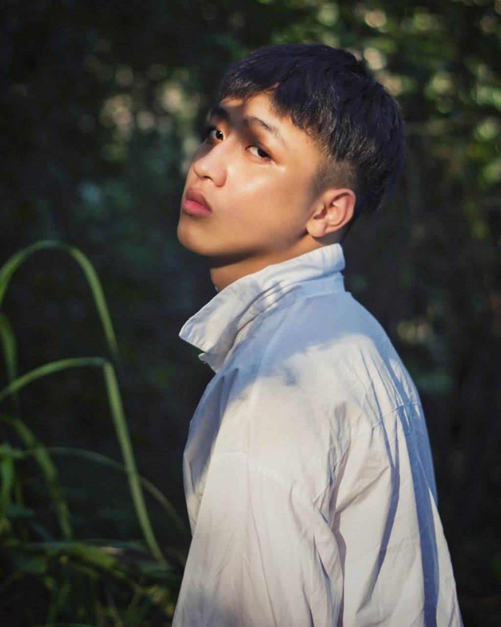 หนุ่มหล่อขึ้นปก 1002