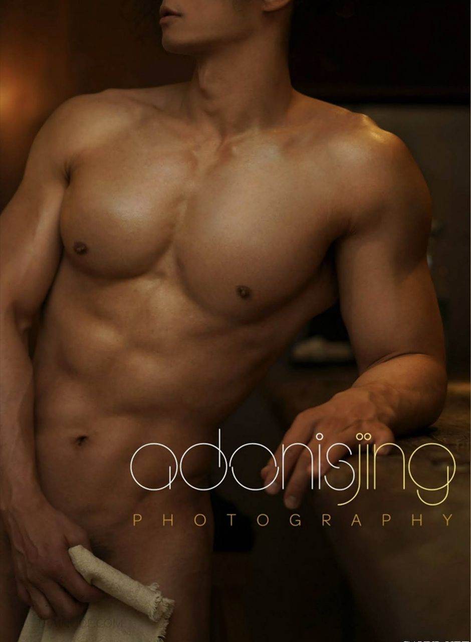 หนุ่มหล่อขึ้นปก 1003