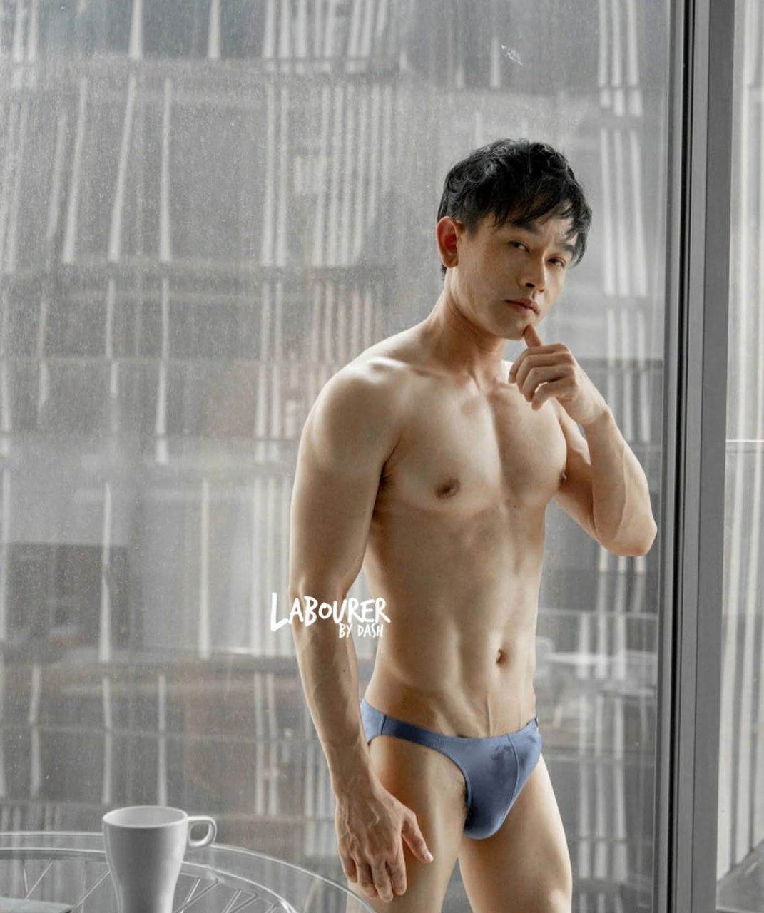 หนุ่มหล่อขึ้นปก 990.1