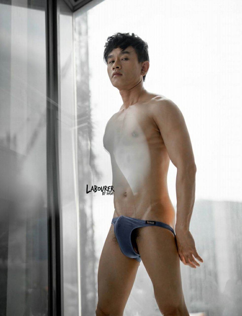 หนุ่มหล่อขึ้นปก 990.1