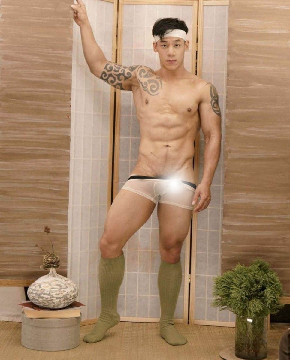 หนุ่มหล่อขึ้นปก 999.1