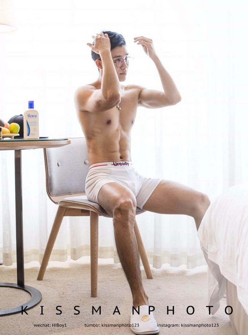 หนุ่มหล่อขึ้นปก 1002.1