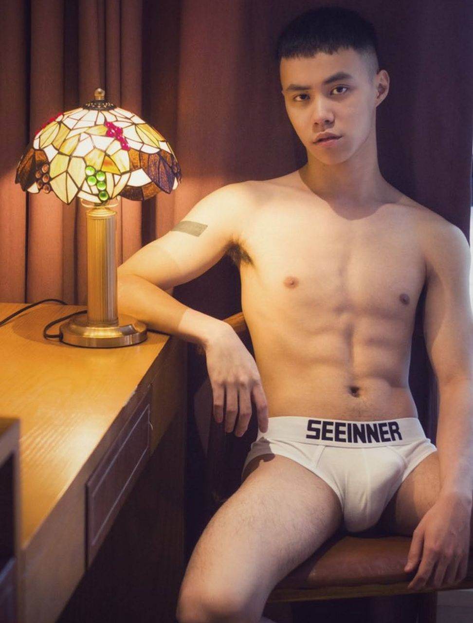 หนุ่มหล่อขึ้นปก 1002.1