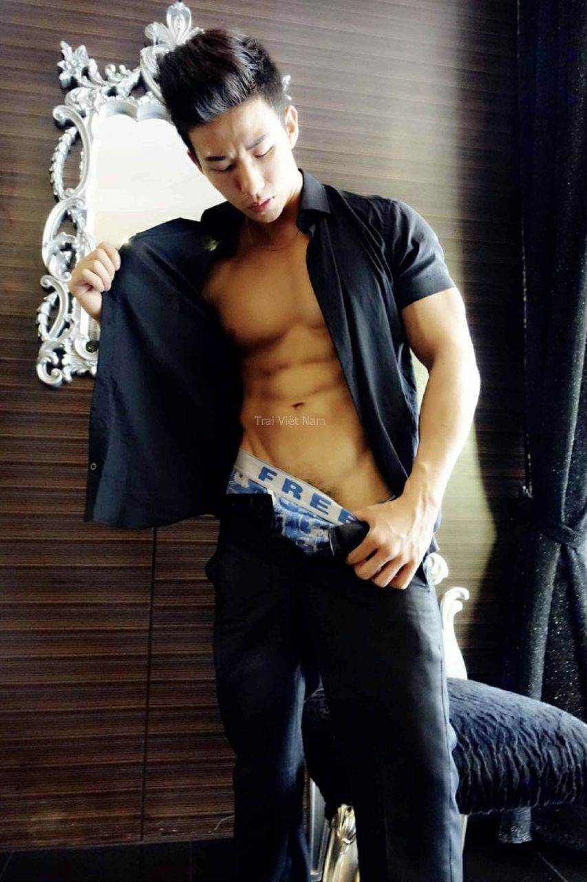 หนุ่มหล่อขึ้นปก 1006