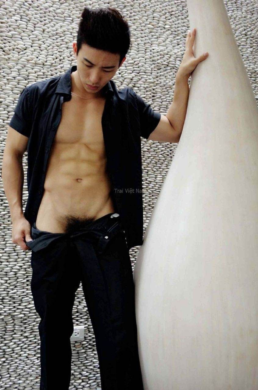 หนุ่มหล่อขึ้นปก 1006