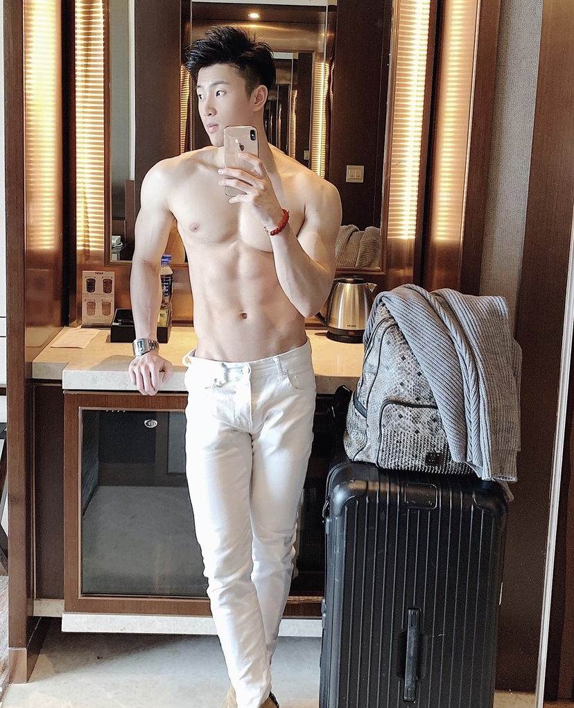 ผู้ชาย นมสวย {21}