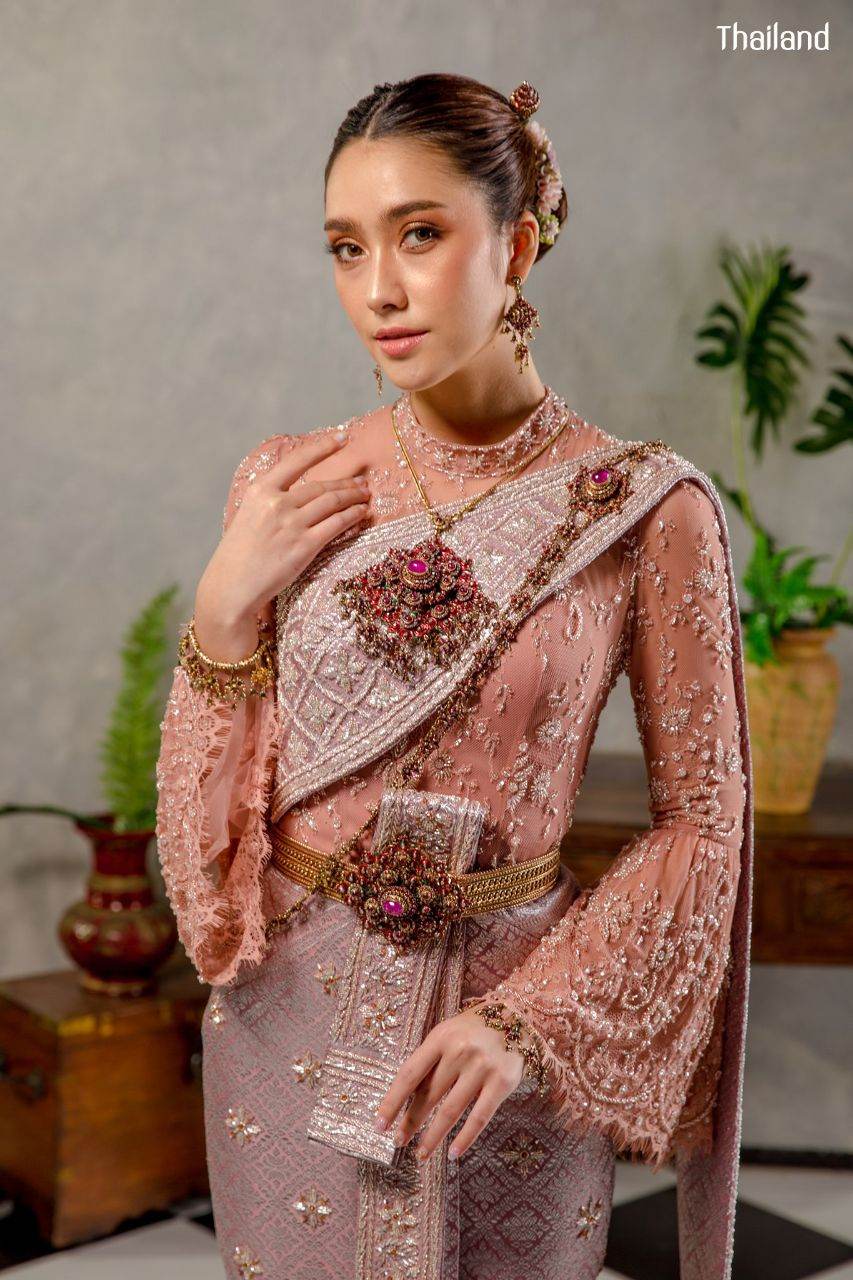 THAI WEDDING DRESS | THAILAND 🇹🇭 (The sbai in Thai dress)