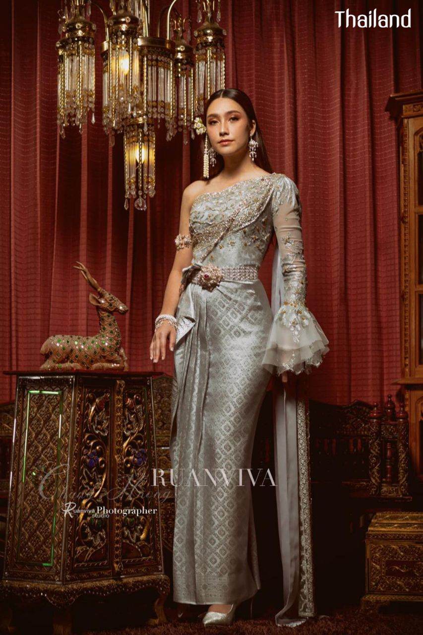 THAI WEDDING DRESS | THAILAND 🇹🇭 (The sbai in Thai dress)