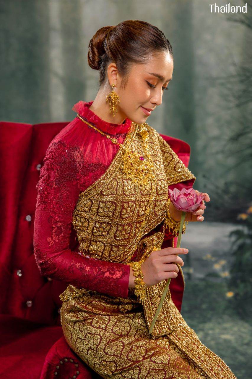 THAI WEDDING DRESS | THAILAND 🇹🇭 (The sbai in Thai dress)