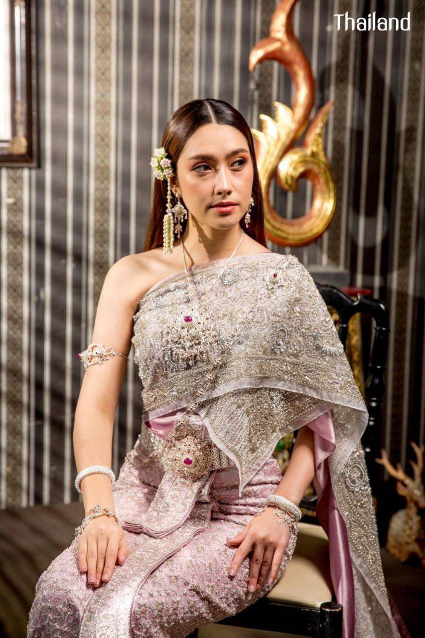 THAI WEDDING DRESS | THAILAND 🇹🇭 (The sbai in Thai dress)