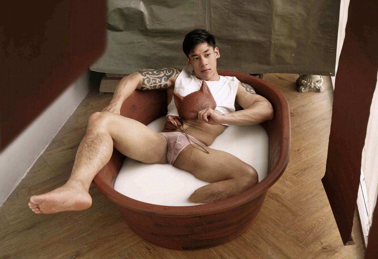 หนุ่มหล่อขึ้นปก 999.2