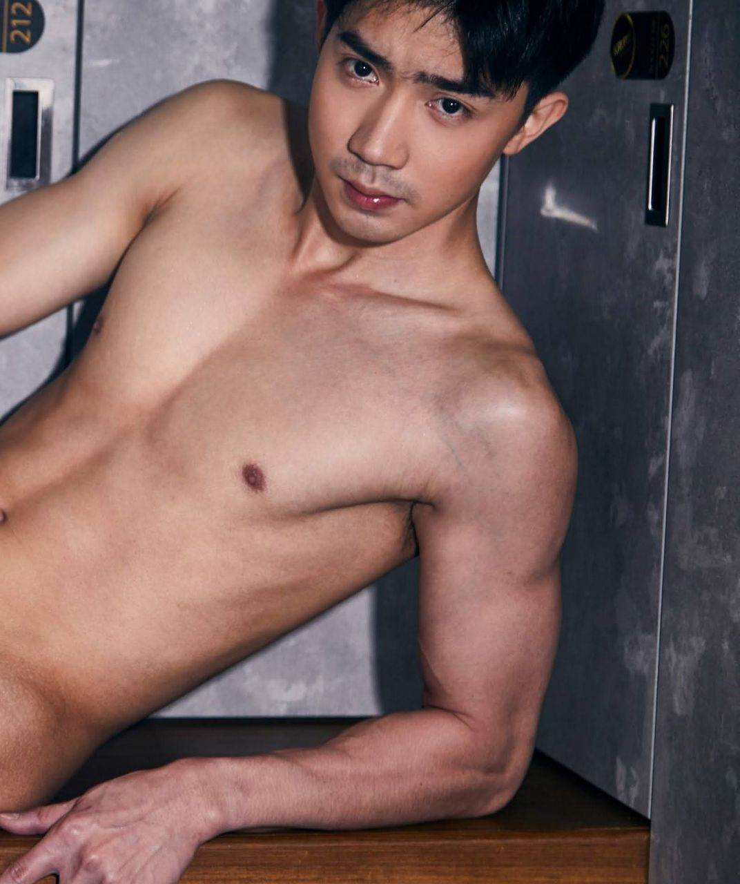 หนุ่มหล่อขึ้นปก 1000.2