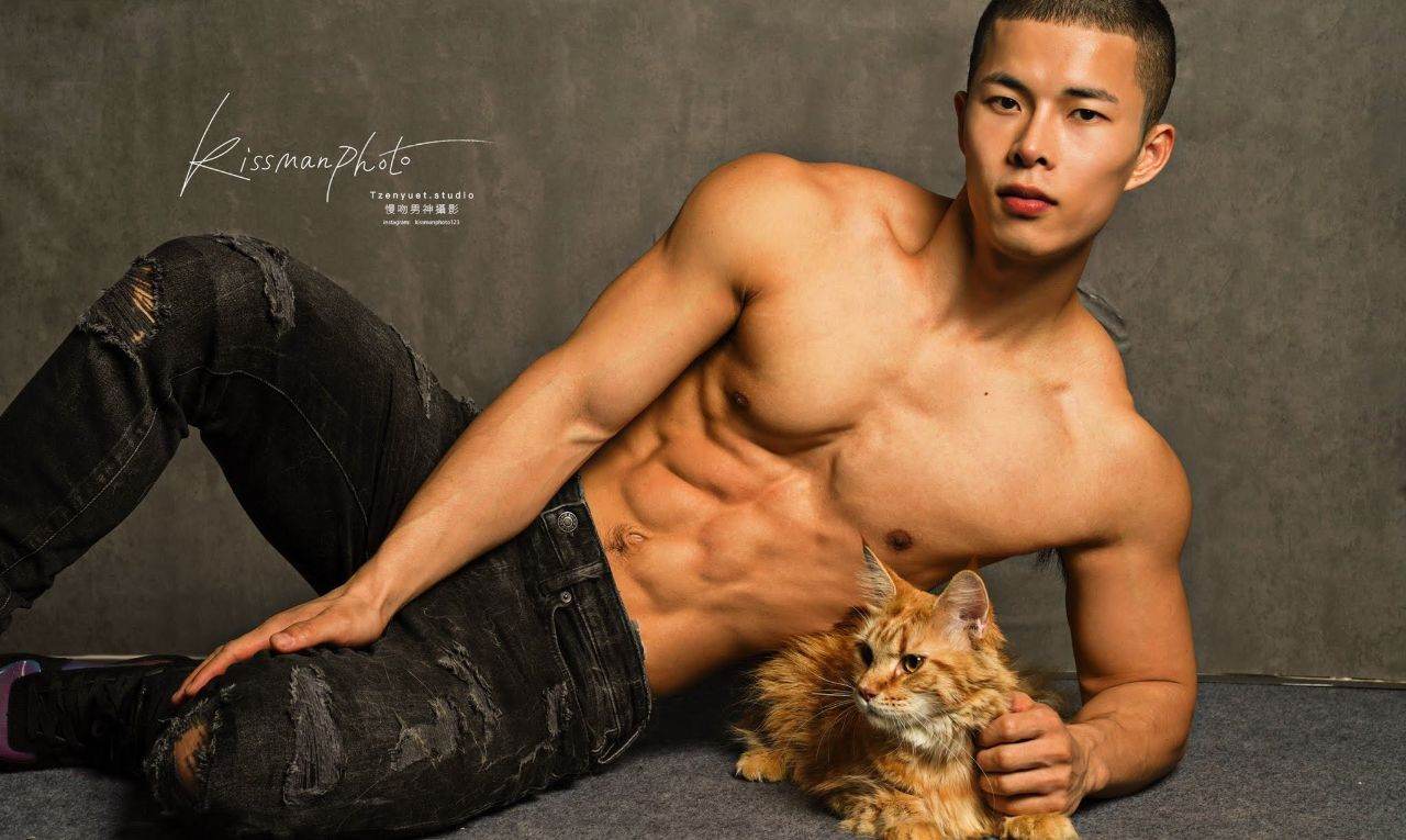 หนุ่มหล่อขึ้นปก 1002.2