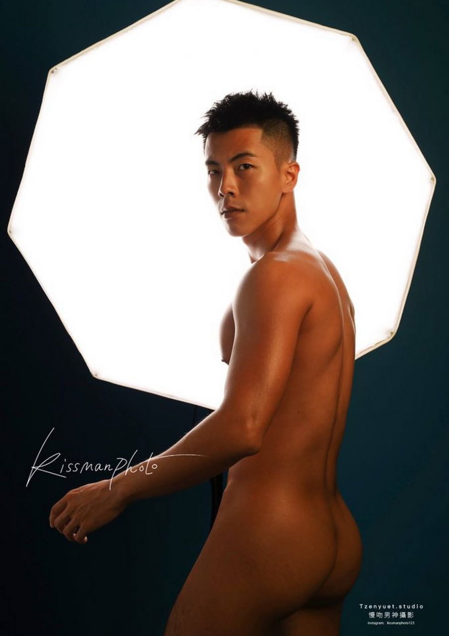 หนุ่มหล่อขึ้นปก 1002.2