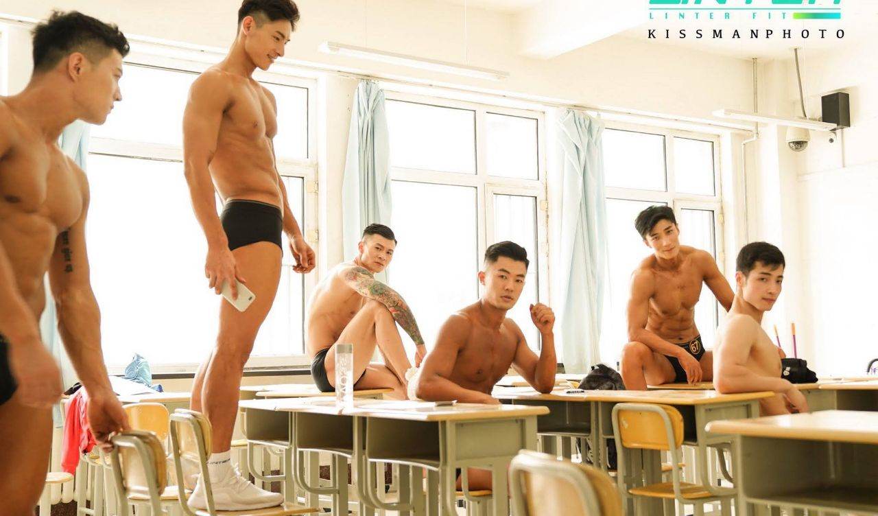 หนุ่มหล่อขึ้นปก 1002.2