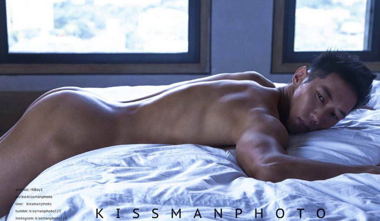 หนุ่มหล่อขึ้นปก 1002.2