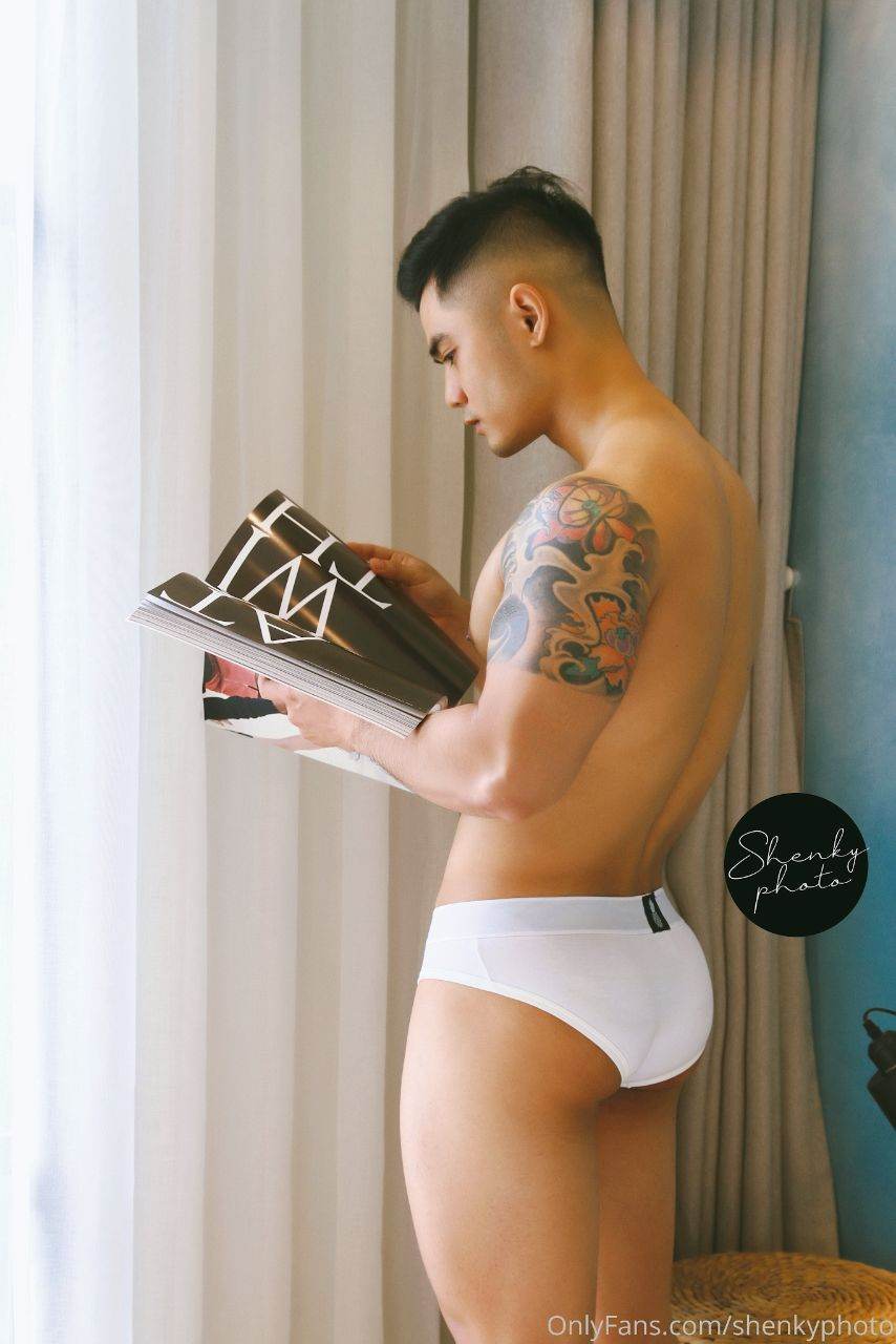 หนุ่มหล่อขึ้นปก 1004.2