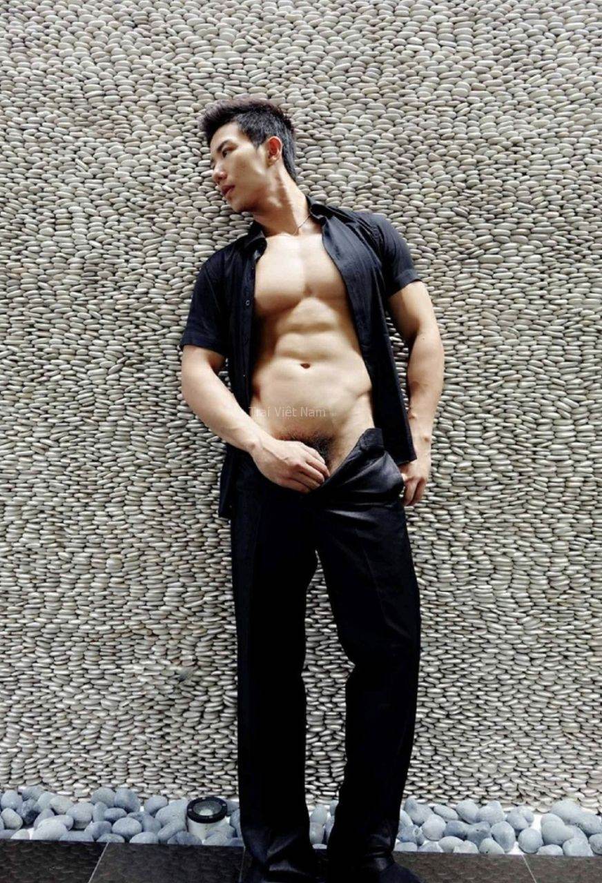 หนุ่มหล่อขึ้นปก 1006.1