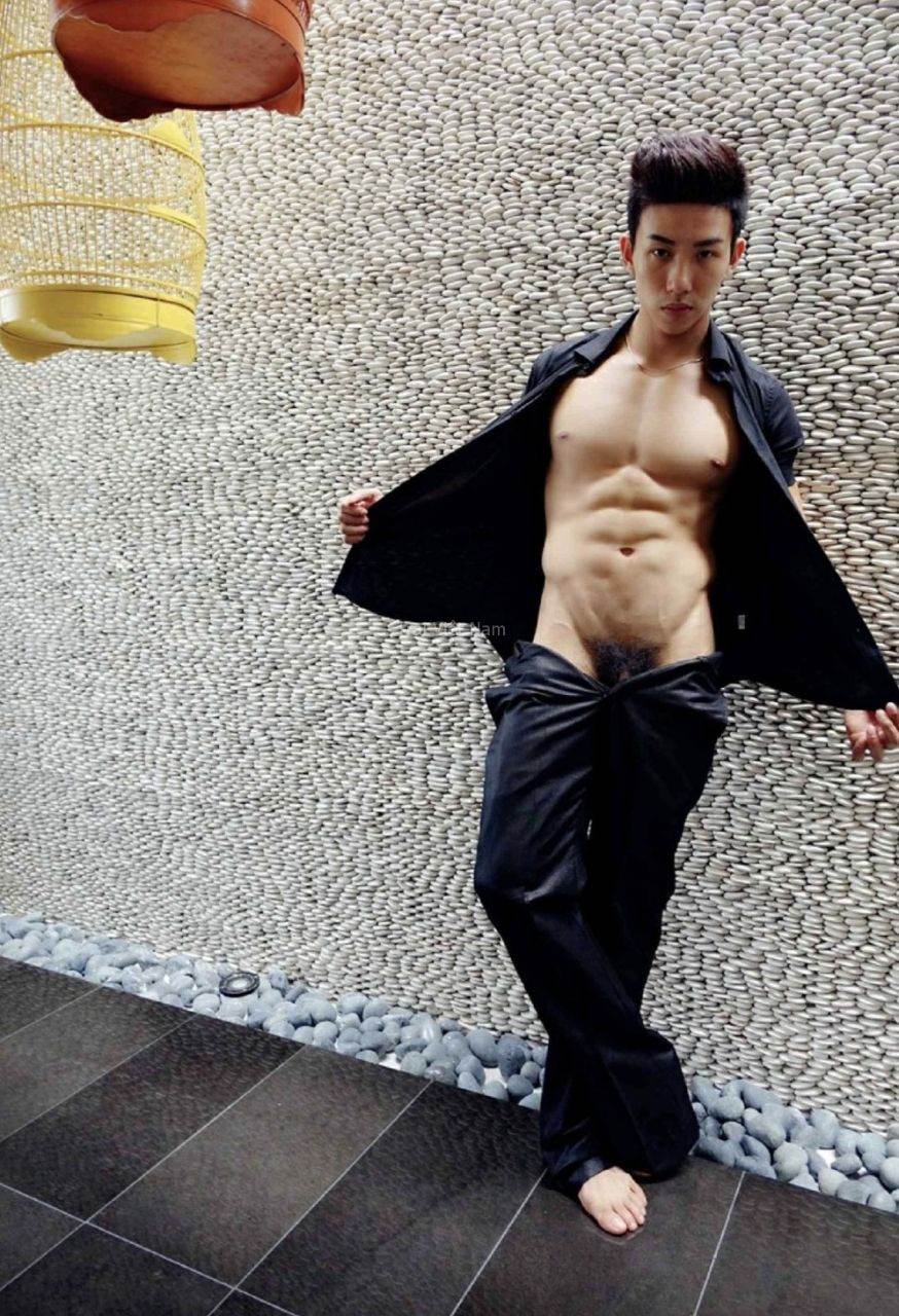 หนุ่มหล่อขึ้นปก 1006.1