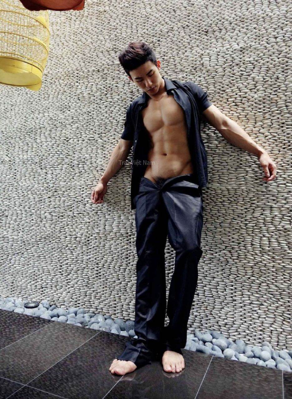 หนุ่มหล่อขึ้นปก 1006.1