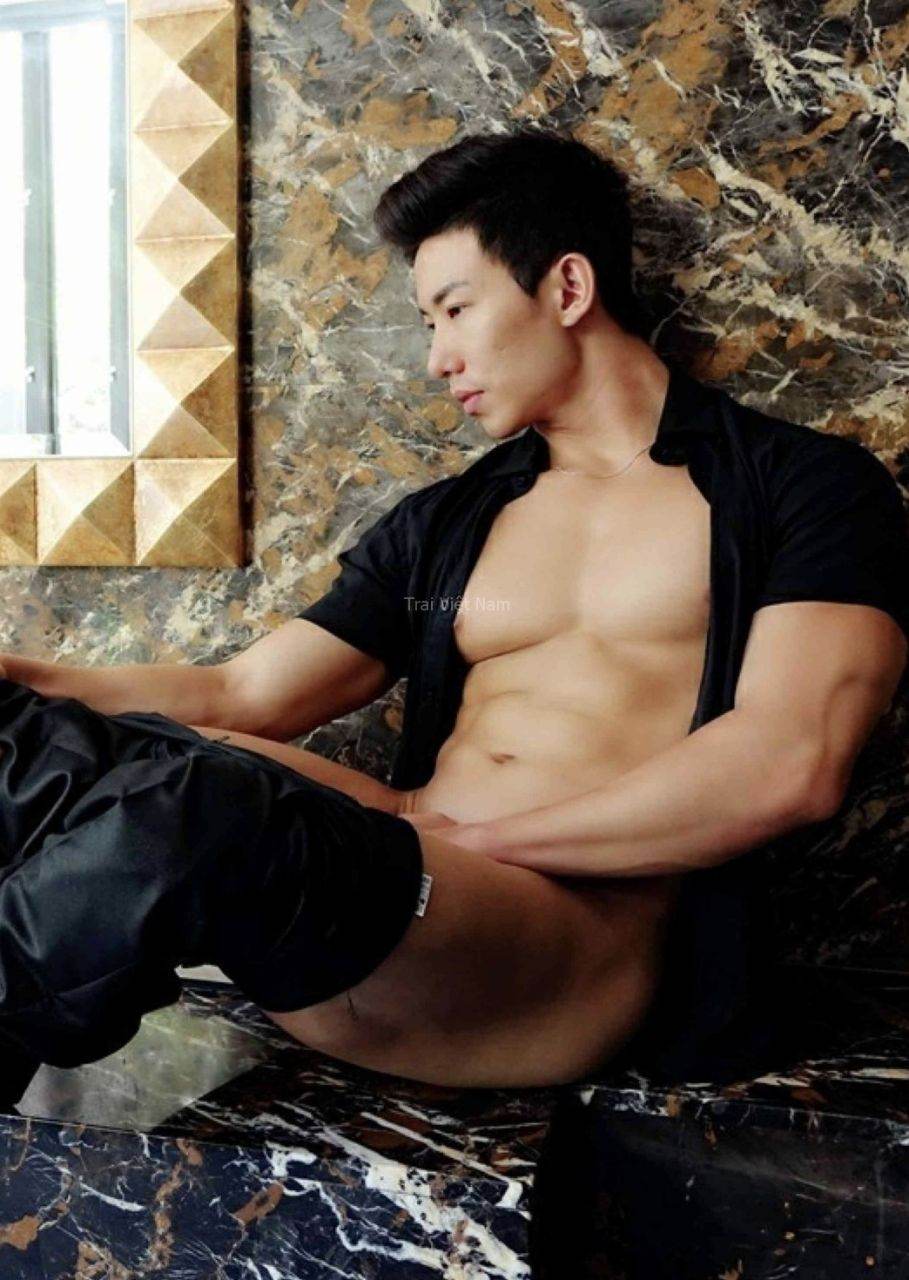 หนุ่มหล่อขึ้นปก 1006.1